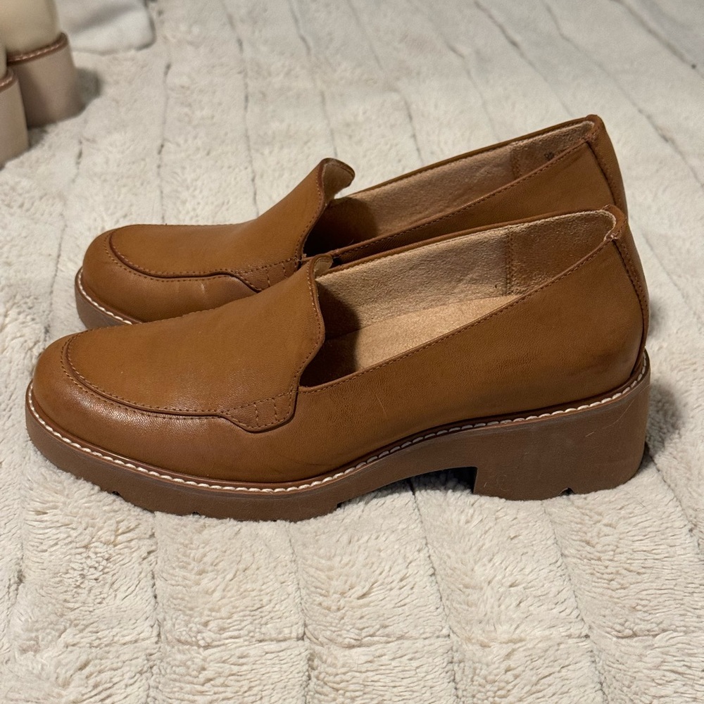 Naturalizer Size 8 Chestnut Loafer